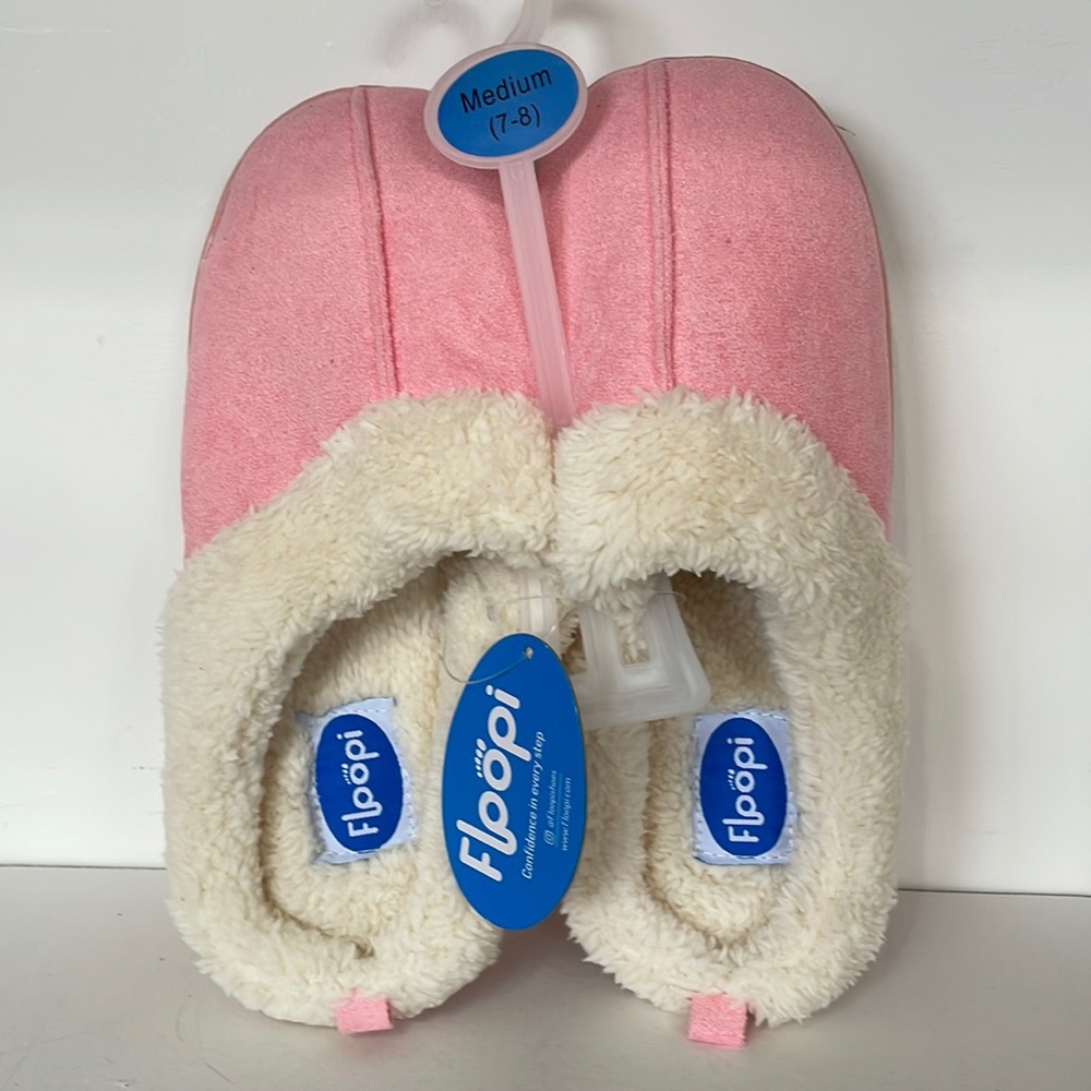 FLOOPI NWT Pink Woman’s Slippers Size Medium 7-8 Memory Foam Indoor Outdoor
